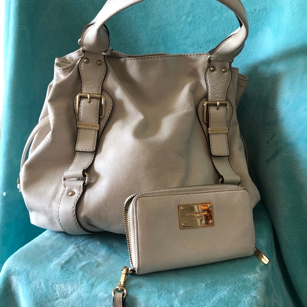 Michael Kors crème soft leather hobo and matching checkbook wallet/wristlet